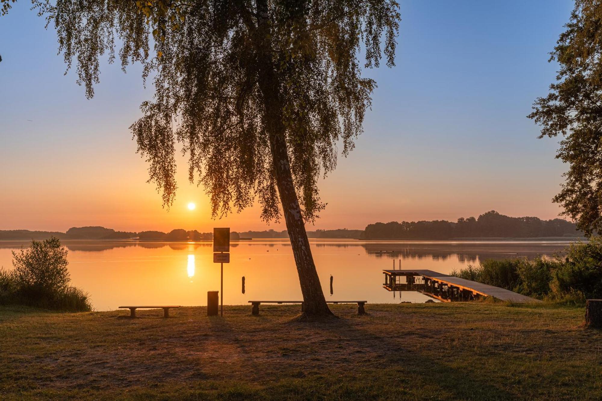 クラーコー・アム・ゼーLotusblume - 5 Sterne Ferienunterkunft Mit Moeblierter Terrasse Am Krakower Seeアパートメント エクステリア 写真